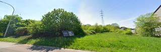 Bent u op zoek naar de perfecte locatie om uw onderneming te vestigen, uit te breiden of te herlokaliseren? Dit uitstekend gelegen perceel industriegrond op het bruisende en vlot bereikbare bedrijventerrein Centrum-Zuid in Houthalen-Helchteren biedt tal van mogelijkheden voor kmo’s, logistieke spelers en industriële activiteiten. 🏢✨<br /><br />🌟 De troeven op een rij<br />📐 Riante oppervlakte:<br />Een perceel van 40a 35ca (4.035 m²), ideaal voor een representatief bedrijfsgebouw gecombineerd met ruime parkeer- en manoeuvreerruimte.<br /><br />📏 Indrukwekkende straatbreedte:<br />Met een frontbreedte van meer dan 52 meter geniet u van maximale visibiliteit en een uiterst vlotte toegankelijkheid voor vracht- en personenvervoer.<br /><br />📍 Toplocatie:<br />Gelegen op het gevestigde bedrijventerrein Centrum-Zuid, gekend om zijn dynamische ondernemersklimaat en sterke industriële verankering.<br /><br />🚛 Uitstekende bereikbaarheid:<br />Vlak bij belangrijke invalswegen en de op- en afritten van de N74 (Noord-Zuidverbinding) en de E314, wat zorgt voor een snelle verbinding richting Hasselt, Genk, Antwerpen, Nederland en Duitsland.<br /><br />🏭 Veelzijdige mogelijkheden voor uw bedrijf<br />Dankzij de royale perceelsbreedte en gunstige vorm leent deze bouwgrond voor industrie zich uitstekend voor:<br />De bouw van een modern kmo-gebouw of magazijn met kantoren.<br />Een logistieke hub of opslagterrein.<br />Een bedrijfspand met hoge visibiliteit vanaf de straatkant.<br /><br />📞 Interesse of wenst u de stedenbouwkundige voorschriften te ontvangen?<br />Neem vandaag nog contact met ons op voor meer informatie of een afspraak ter plaatse. Bouw hier mee aan de toekomst van uw onderneming! 🏗️💼<br /><br />Stedenbouwkundige info:<br />Industriegebied – geen bouwvergunning – geen rechterlijke herstelmaatregel of bestuurlijke maatregel opgelegd – geen voorkooprecht – verkavelingsvoorschriften<br /><br />O-peil: niet overstromingsgevoelig<br /><br />P- Score: A