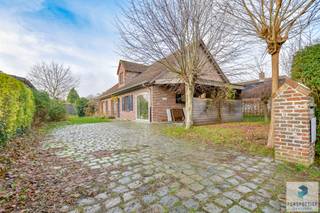 SIJSELE – RICHTPRIJS - Deze rustig gelegen tijdloze woning met vijf slaapkamers en een ruime tuin combineert charme met functionaliteit. De...