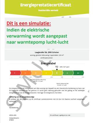 Gelegen in een rustige woonstraat, op korte afstand van het centrum van Schoten, geniet deze instapklare woning van een uitstekende combinatie van rust en bereikbaarheid. Winkels, scholen, openbaar vervoer en dagelijkse voorzieningen bevinden zich in de onmiddellijke omgeving, terwijl de vlotte verbinding naar Antwerpen en de omliggende gemeenten deze locatie bijzonder aantrekkelijk maakt. Bovendien liggen het Park van Schoten en diverse fiets- en wandelroutes op korte afstand.<br /><br />Hoewel de woning goed geïsoleerd is, resulteert de huidige elektrische verwarming in een minder gunstig EPC-label. Volgens de EPC-simulatie kan dit met een relatief eenvoudige aanpassing worden verbeterd naar een EPC-label B.<br /><br /><strong>Indeling<br />Gelijkvloers</strong><br />Via de inkomhal met vestiairegedeelte betreedt u de woning. Achteraan bevindt zich een polyvalente ruimte met een aangenaam zicht op de tuin, ideaal te gebruiken als bureau, hobbykamer of wasplaats. De grote inpandige garage is voorzien van een automatische sectionaalpoort, en heeft achteraan toegang tot de tuin.<br /><br /><strong>Eerste verdieping</strong><br />De eerste verdieping vormt het hart van de woning. De ruime woon- en eetkamer geniet dankzij de grote raampartijen van een overvloed aan natuurlijk licht en sluit naadloos aan op de op maat gemaakte open leefkeuken.<br />Vanuit de keuken bereikt u de veranda, voorzien van screens, waardoor u het hele jaar door comfortabel kan genieten van deze extra leefruimte. Via een vaste trap bereikt u de zonnige tuin, die een aangename plek vormt om te ontspannen of gasten te ontvangen.<br /><br /><strong>Tweede verdieping</strong><br />De bovenverdieping beschikt over drie volwaardige slaapkamers. De badkamer is uitgerust met een douche, dubbel lavabomeubel en toilet.<br /><br />Tot slot is er nog een praktische zolderruimte en is er een kruipruimte onder heel de woning.<br /><br /><strong>Bijzonderheden</strong><br />+ Rustige en strategische ligging<br />+ EPC eenvoudig te verbeteren naar label B (volgens simulatie)<br />+ 3 slaapkamers en polyvalente ruimte<br />+ Veranda met screens<br />+ Zonnige tuin<br />+ Garage met automatische poort<br />+ Extra parkeerplaats voor de woning
