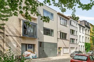 Ontdek deze interessante investeringsmogelijkheid in het hart van Antwerpen! Dit opbrengsteigendom, gelegen in de Duboisstraat 9, combineert...