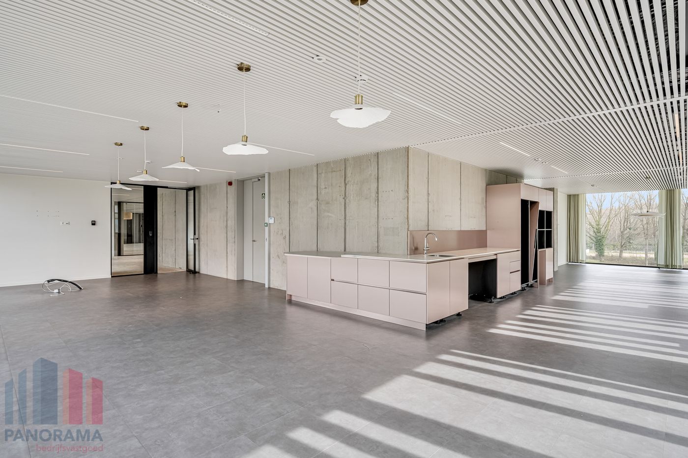 693 m² HIGH-END KANTOREN OP TOPLOCATIE LANGS DE E40 TE OOSTKAMP - photo 4