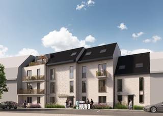 <p><span>Residentie De Weverij, een nieuwbouwwoning in een eigentijds nieuwbouwproject dat perfect harmonieert met het charmante karakter van Wetteren.</span></p><p><span> </span></p><p><span>De woning omvat een inkomhal met gastentoilet, een praktische berging, een licht rijke leefruimte met zicht en toegang naar het terras en de tuin, een keuken voorzien van alle comfort. De eerste verdieping geeft ruimte aan drie slaapkamers, een badkamer met toilet. De zolderverdieping is bereikbaar via een vaste trap, deze biedt extra mogelijkheden voor 2 extra slaapkamers, badkamer en berging (afwerking niet inbegrepen in de prijs inbegrepen).</span></p><p><span> </span></p><p><span>De hoge afwerkingsgraad, de vele natuurlijke lichtinval en het gebruik van duurzame en kwalitatieve materialen maken dit project een unieke aanbieding.</span></p><p><span>U kiest voor een Bijna Energie Neutraal appartement in tijden waar efficiëntie, duurzaamheid en klimaatopwarming actueler zijn dan ooit.</span></p><p><span> </span></p><p><span>De woningen worden volledig afgewerkt naar eigen smaak en budgetten en inbegrepen in de prijs.</span></p><p><span> </span></p><p><span>Mis deze unieke kans niet om deel uit te maken van dit exclusieve project in het hart van deze bruisende gemeenschap. Dit alles op een boogscheut van het centrum, openbaar vervoer, de belangrijkste invalswegen, winkels,...</span></p><p><span> </span></p><p><span>Alle vermelde prijzen zijn steeds exclusief BTW en aankoopkosten.</span></p><p><span>Koop nog gedeeltelijk aan 6% BTW.</span></p><p><span> </span></p><p><span>Voor meer informatie en/of een afspraak contacteer </span><span>Ann 0477 41 46 16</span></p>