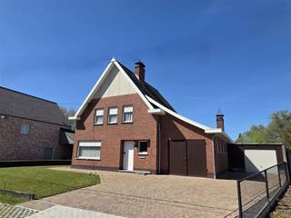 Vous êtes à la recherche d'une maison familiale indépendante spacieuse, confortable et dotée d'un bel espace extérieur ? Alors cette propriété...