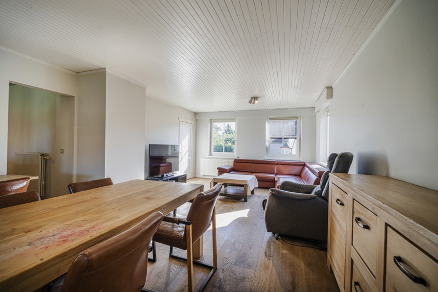 Rustig gelegen gelijkvloerse woning met 3slk op ruim perceel - foto 5