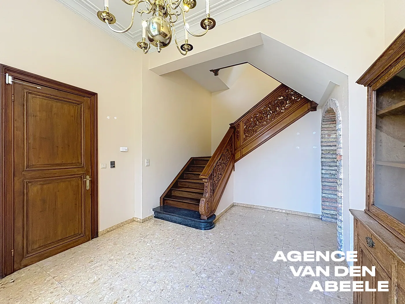 Ruim en verzorgd kantoorgebouw met royale tuin in het hart van Sint-Kruis - foto 5