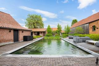 Gerenoveerde BEN hoeve gelegen in agrarisch beschermd gebied nabij HoveAlgemeen:- Authentieke gasthuishoeve uit 1789 op een prachtig perceel van ca...