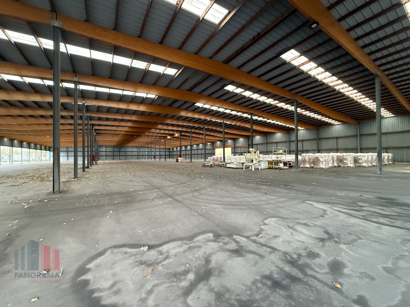 Strategisch gelegen gesloten magazijn 7.496m² aan Langerbruggekaai Gent. - photo 2