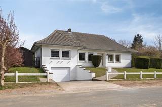 Située dans un quartier prisé et calme de Hamme, cette charmante habitation offre de nombreuses possibilités. Implantée sur un beau terrain de...