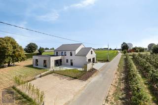 Landelijke villa in het prachtige Hageland met mogelijkheid van 2% registratierechten !In een rustige doodlopende straat, omgeven door weilanden en...