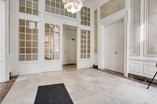 Looking for a spacious, classy office for rent in the historic city center? With a usable floor area of 769 m², this impressive property in...