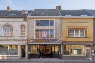 Ontdek dit unieke huis met bakkerij te koop in Brakel, ideaal voor wie werken en wonen wil combineren of zoekt naar een...