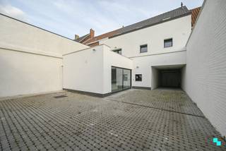 Ontdek deze splinternieuwe garage/opslagruimte in hartje Wevelgem. Het gebouw werd in 2025 volledig vernieuwd en vergund tot een...