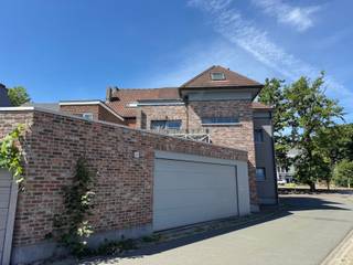 Dit appartementsgebouw bestaat uit 3 appartementen welke allemaal verhuurd zijn aan goede huurders. Elk appartement beschikt over een...