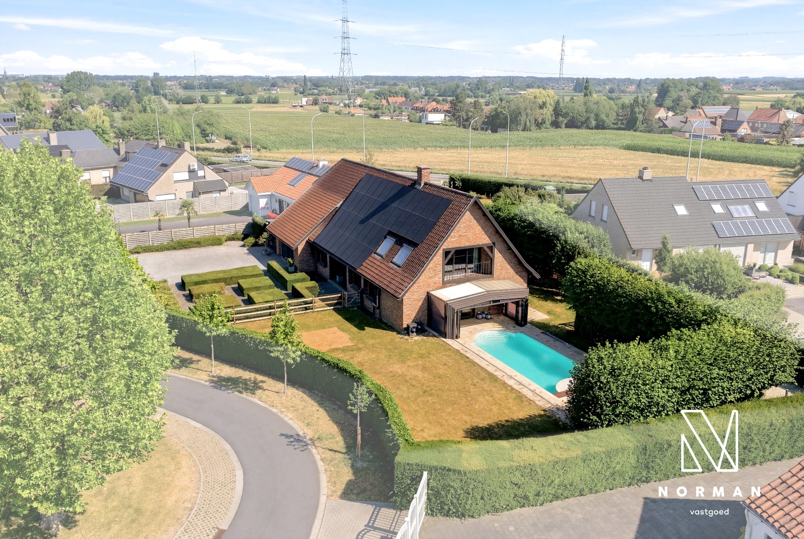 Villa met zwembad op een perceel van 1.598 m² - foto 2