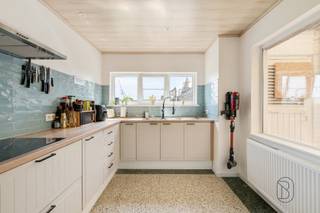 Leuke degelijke woning op een goeie ligging te Anzegem, gelegen op een perceel van 340m² met aangename tuin. De woning beschikt over een...