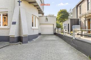 Met plezier presenteren wij deze karakteristieke halfopen woning in de gegeerde Matadi wijk in Heverlee, gelegen in de gezellige Paul...