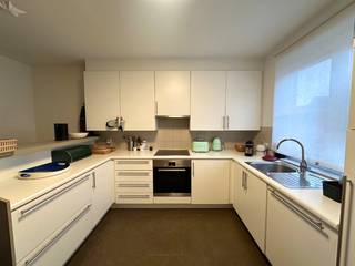 Ruim tweeslaapkamerappartement in het hart van Oud Knokke.Indeling van de duplex op de eerste verdieping:Bij binnenkomst van het appartement is er...