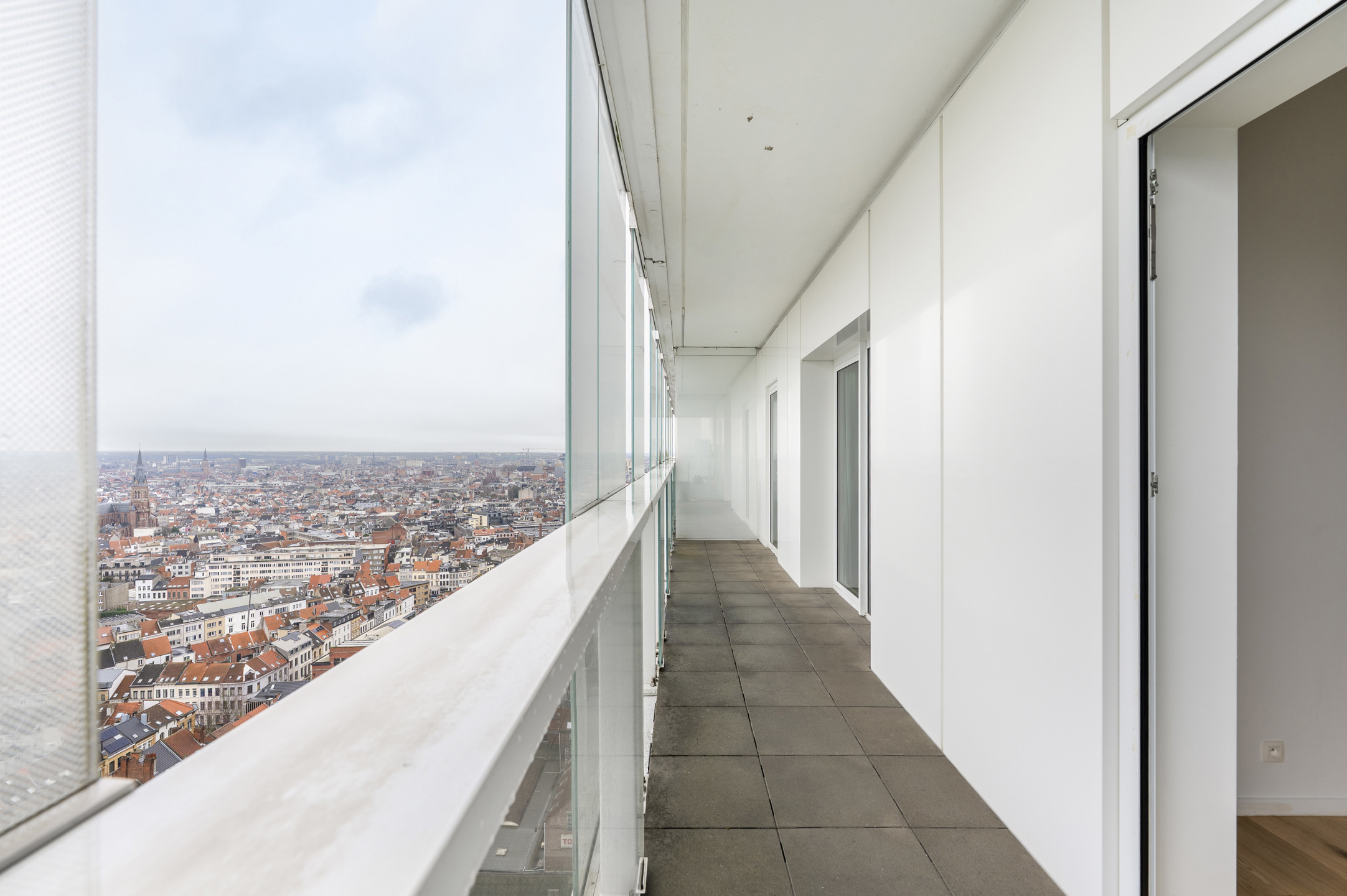 Instapklaar 2 slkr appartement met panoramisch uitzicht en fantastisch terras - foto 4