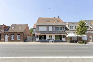 Indeling als volgt:Gelijkvloers:- Volwaardig handelsgelijkvloers, meest recente inrichting als restaurant met een keuken, barinrichting,...