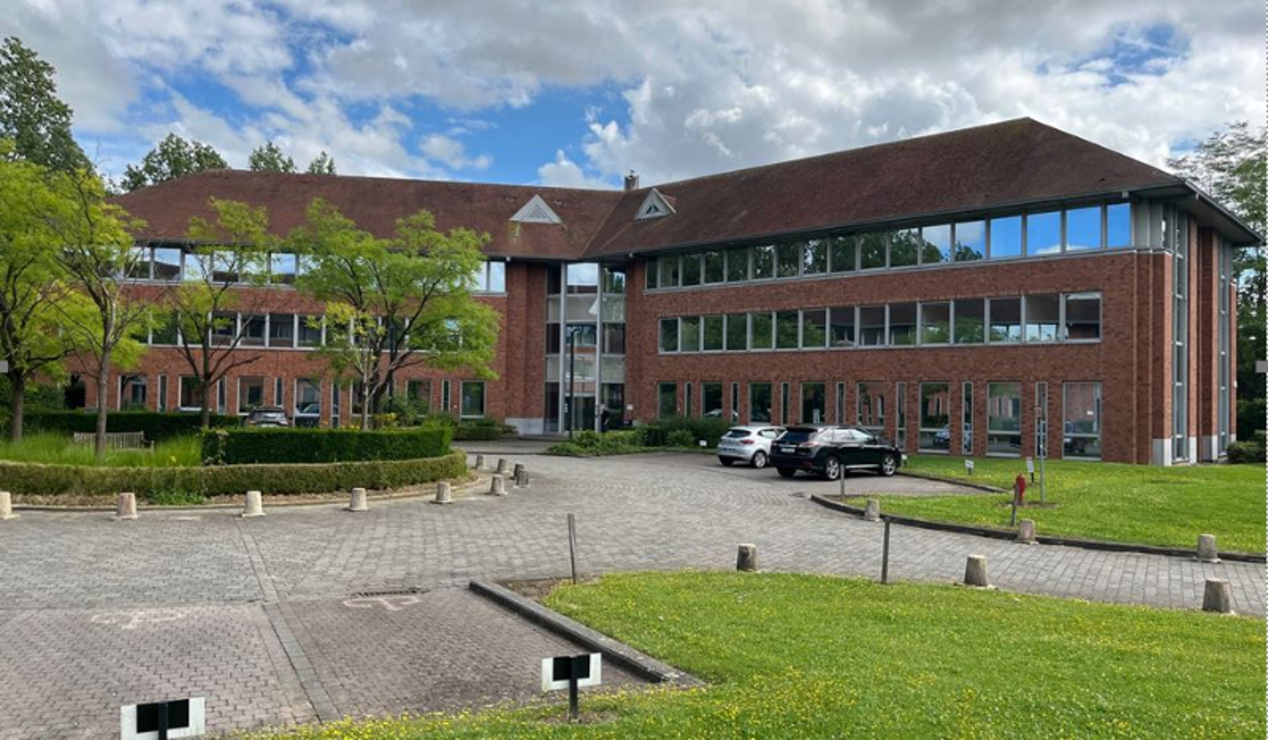 Commercial for rent in Waterloo - photo 1