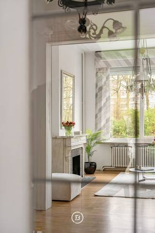 This characterful city house enjoys an exceptional location on the Zuid and Muinkpark, with easy access to the E40 and E17. Public transport (tram and bus) is less than 50 meters away, and numerous shops, restaurants, and amenities are within walking distance.<br />The house offers generous volumes and numerous authentic elements, and is also fully basemented.<br />It is a house with great potential, ideal for a family home or for a combination of living and working. A unique opportunity for those who want to make their mark on a characterful property in a prime location.<br /><br />Layout: Upon entering the house, you will find a spacious entrance hall that provides access to the generous, two-part living room with adjoining dining area and the kitchen with access to the patio/courtyard. Large windows provide an abundance of natural light.<br />On the mezzanine floor, there is a separate guest toilet and storage space. Additionally, there is a lift shaft that extends to the second floor (not in operation).<br />The first floor comprises a master bedroom with ensuite bathroom. There is also a second living room with a frontal view of the Zuidpark and an adjoining kitchen. This space can be easily converted into an extra bedroom or office if desired.<br />The second floor has two bedrooms and a bathroom with shower and sink.<br />The third floor also has two bedrooms, one of which is equipped with a kitchenette, as well as a separate space for the lift control. One of the rooms also has access to the attic via a retractable ladder.<br />Finally, the house is fully basemented and includes a laundry room, various storage spaces, and a charming wine cellar.<br /><br />Optional: purchase of a garage box.