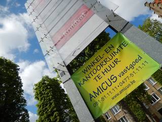 mooie commerciële ruimte met parking, voor kantoor of winkel, in hartje Diksmuide