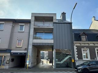 Modern duplexappartement met 2 terrassen, een ondergrondse autostandplaats en berging Indien u zich kandidaat huurder wenst te stellen dient u zich...