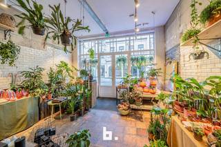 Op de commerciële toplocatie in de bruisende Ooststraat bevindt zich dit ruime handelspand met een totaaloppervlakte van ca. 339 m². Deze...