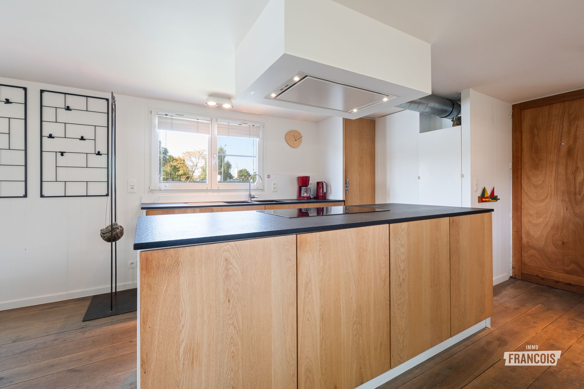 Modern gerenoveerde woonboot te koop op toplocatie te Brugge - foto 4