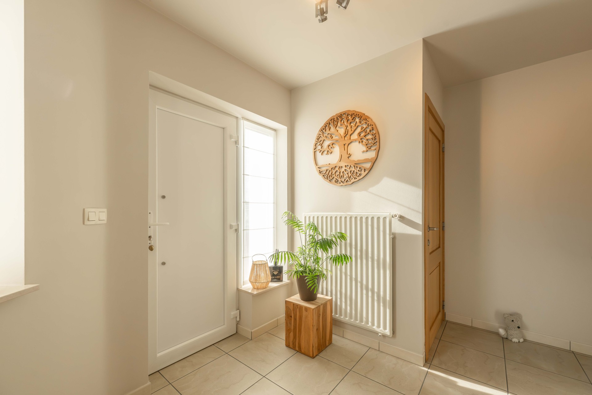 Knappe, verzorgde alleenstaande hedendaagse woning met 3 slaapkamers, garage en een prachtige aangelegde tuin TE KOOP in Wielsbeke! - foto 4