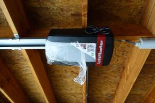 Gelegen langs de Gistelse Steenweg te Sint-Andries, net buiten het centrum van Brugge, treffen we deze garagebox aan. De garagebox heeft...