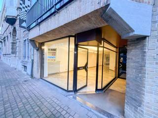 COMMERCIEEL RUIMTE TE HUUR IN MENENUitstekende commerciële ruimte van 94 m² gelegen in het hart van Menen, op een zeer zichtbare en drukke locatie...