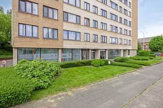 Dit ruim kantoor op toplocatie beschikt over een oppervlakte van 265 m², een achterliggende, aanpalende garage, 2 ondergrondse garageboxen en...