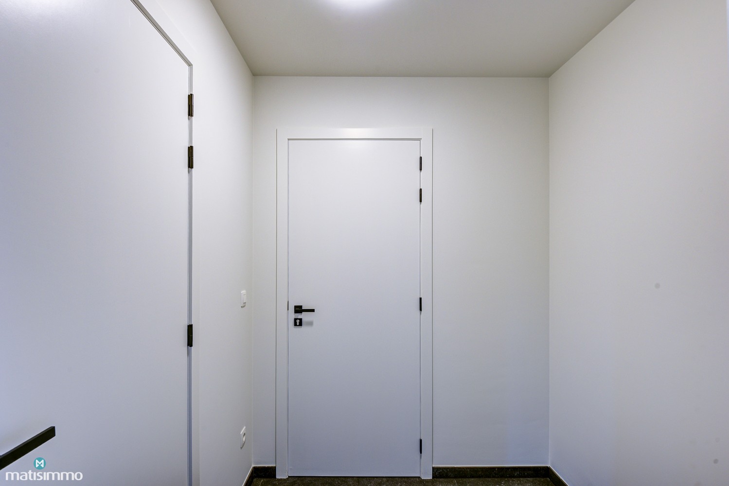 RUIM NIEUWBOUW APPARTEMENT MET 2 SLAAPKAMERS, TERRAS, GARAGE, AUTOSTAANPLAATS EN KELDERBERGING TE BEVERST - foto 5