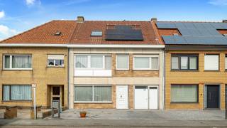 Découvrez cette spacieuse maison familiale, idéalement située dans un quartier calme à Zeebrugge. Cette habitation très bien entretenue et large...