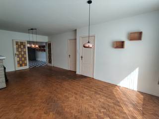 Deze gezellige woning met 2 slaapkamers, zonnepanelen en aangename stadstuin bevindt zich op een ideale ligging in Roeselare. Diverse...