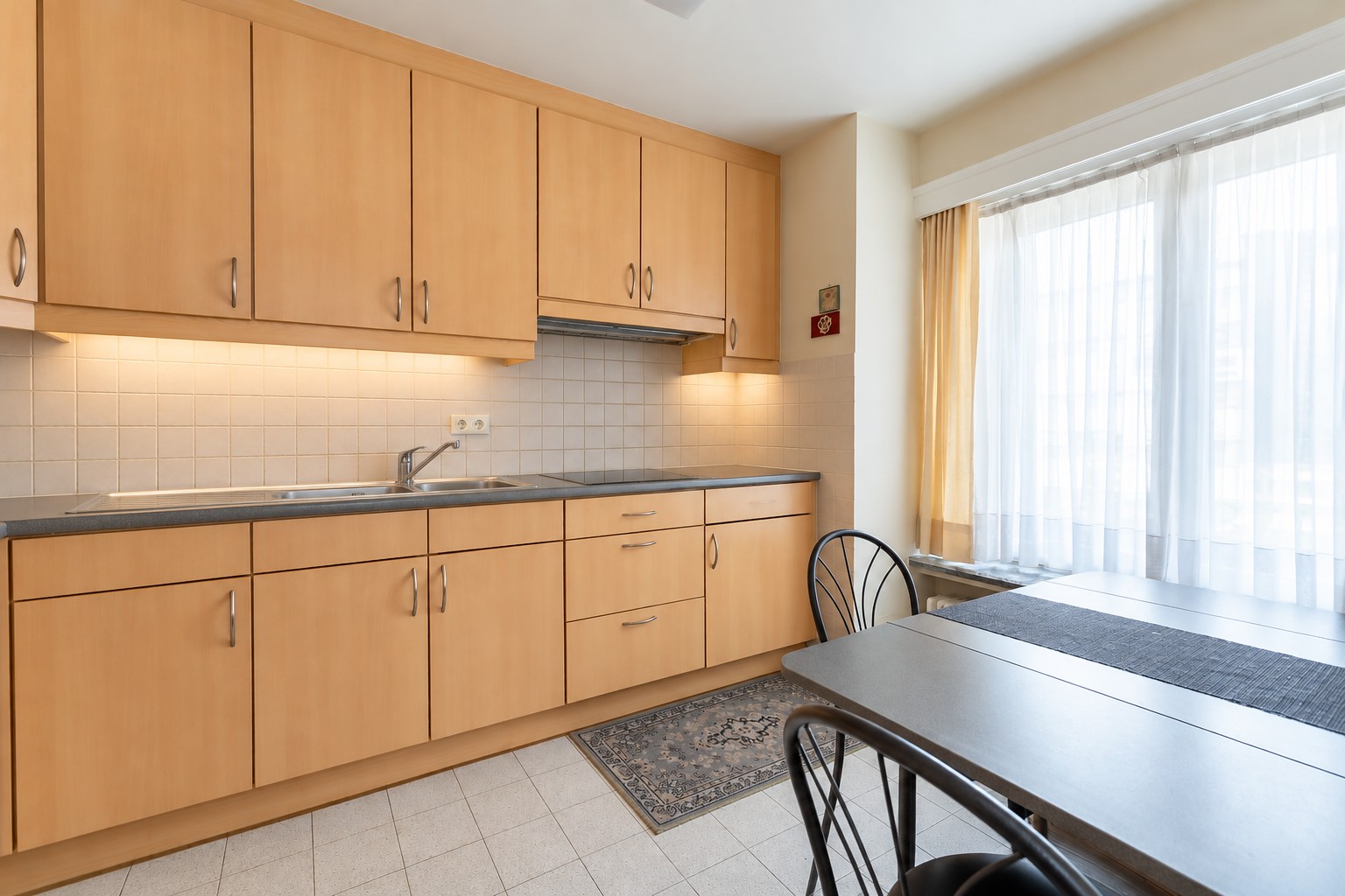 Ruim 3-slaapkamerappartement op topligging in het bruisende commerciële centrum van Blankenberge. - foto 4