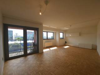 Appartement met 2 slaapkamers & 2 zonnige terrassen in GentDit ruim tweeslaapkamerappartement met terras is gelegen op de 7de verdieping van de...