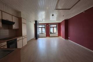 Op de Sint-Bernardsesteenweg 585 te 2660 Hoboken bevindt zich dit ruime magazijn met woonruimte/kantoor. Het pand beschikt over een magazijn...