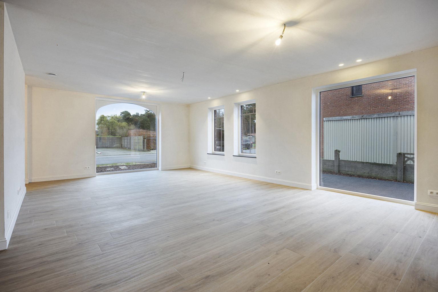 Volledig afgewerkte nieuwbouwwoning - foto 4