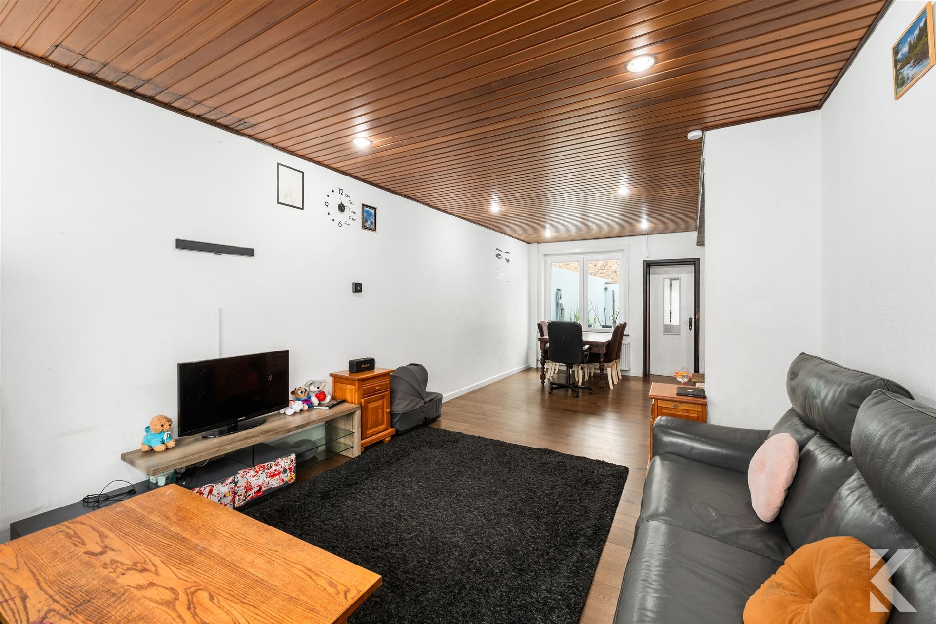 Volledig gerenoveerde woning met 3 slpk, 2 bdk,zonnige koer - foto 5