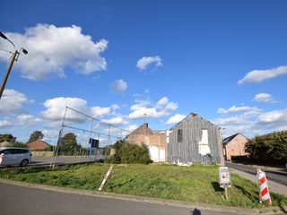Op zoek naar een bouwgrond nabij de stad Tienen? Zo gevonden. Het perceel bouwgrond bevindt zich in een woongebied buiten de stad. Met vergunning...
