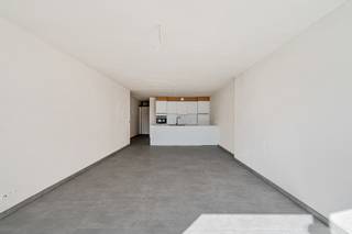 Residentie "Jacqueline" is een tijdloos nieuwbouwproject met 8 appartementen. Energiezuinig, goed gelegen en op wandelafstand van het centrum van Geraardsbergen zijn enkele kenmerken van deze residentie. Op het gelijkvloers hebben we twee één slaapkamer appartement alle andere appartementen hebben twee slaapkamers. Alle entiteiten beschikken over zongerichte terrassen en zijn voorzien van de beste materialen zoals zonnepanelen per appartement en een warmtepomp.<br /><br />PRIJZEN VANAF €265.000,00! Voor alle info of plannen bel 055 35 00 45 of mail naar saimen@cornelis-partners.be<br />Mogelijk om een appartement aan te kopen volledig onder 6% BTW.<br />*Prijs vermeld in de advertentie betreft prijs excl. BTW en kosten.