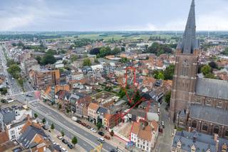 De vergunningsaanvraag is zorgvuldig opgesteld om de bestaande site te transformeren in een modern, multifunctioneel pand dat naadloos aansluit...