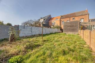 Volledig te renoveren karaktervolle woning met eindeloos potentieel in hartje HemiksemBent u op zoek naar een project waar u uw eigen stempel op kunt...