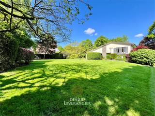 de Huisleverancier verwelkomt je graag in deze ruime, vrijstaande woning. Met een totale bewoonbare oppervlakte van 350 m² en een perceel van...