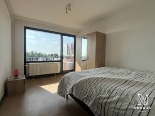 Appartement te koop in Roeselare op topligging!Dit lichtrijke appartement bevindt zich op de zesde verdieping en biedt een prachtig uitzicht over de...