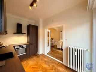 Informatie appartementDit instapklaar appartement is gelegen in een statig gebouw met lift (waarmee je rechtstreeks in het appartement binnen komt!),...