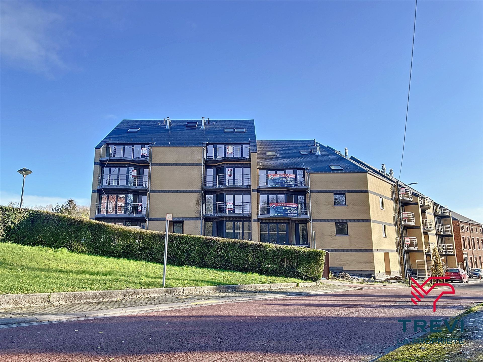 Appartement te koop in Fontaine-L'Evêque met 2 slaapkamers - foto 1