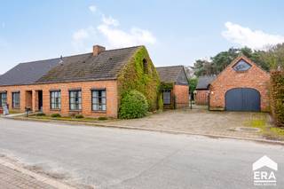 ommel: Half-vrijstaande woning met 2 slaapkamers en grote garage (75 m²) gelegen in bosrijke omgeving.Bijzonderheden: * Veranda met airco (warm/koud)...